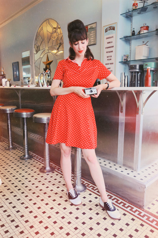 polka dot dress | vintage camera | vintage diner | vintage style | retro style | polka dot dress 